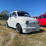 Passate due settimane abbiamo reincontrato il �Fiat 500 Club� a Molfetta. Ne abbiamo cos� approfittato per ammirare altre macchina d�epoca. Come quella del 64enne barese Gennaro, padrone di una 500 L bianca dall�aspetto decisamente sportivo